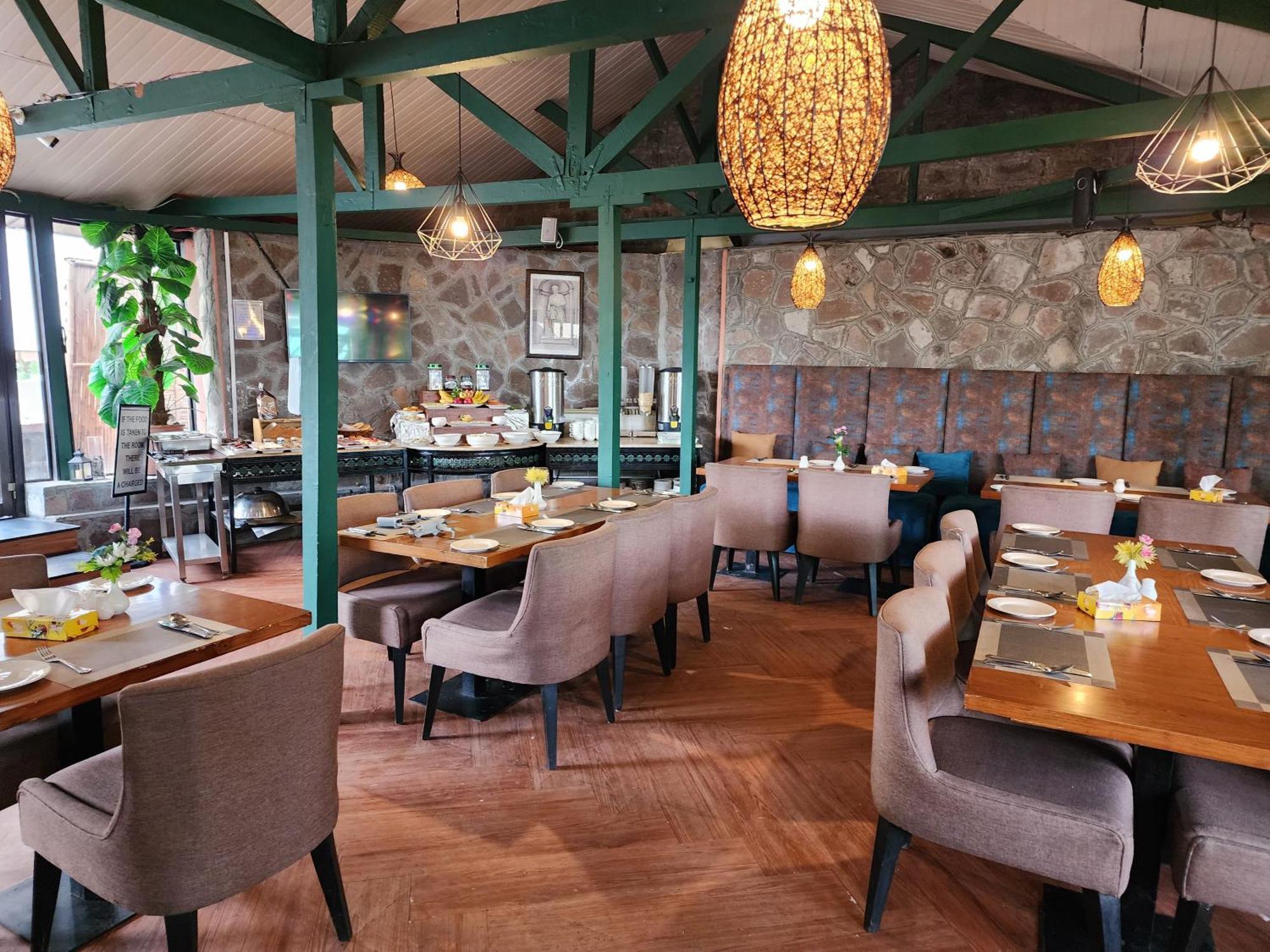 Maisonette Firhill Hotel & Resort Murree Bagian luar foto